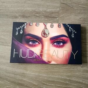 New Huda beauty desert dusk palette